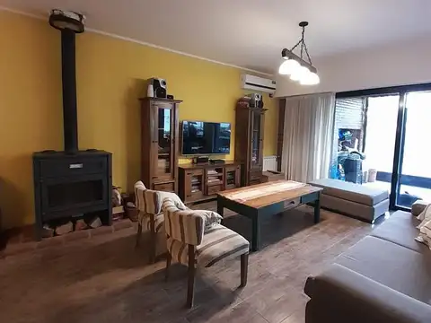 Casa en venta - 3 dormitorios 3 baños - 170mts2 - City Bell