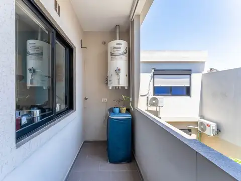 Depto Tipo Casa en Venta en Versalles, USD 83.000