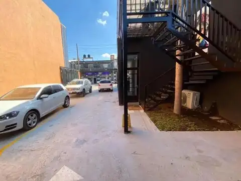 Local en Alquiler en De Vicenzo Grande, $ 500.000