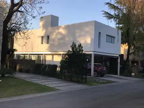 Venta de casa en Barrio Cerrado Rincon Leloir