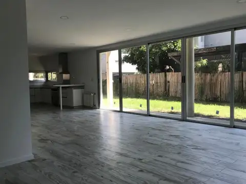 Casa en Alquiler en Villa Gobernador Udaondo, $ 2.500.000