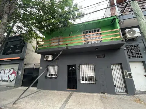 VENTA PH EN EN AV ROLON AL 2000 BECCAR 2 AMBIENTES CON PATIO