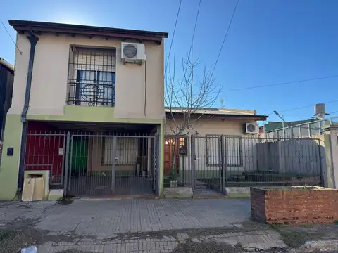 Casa 5 ambientes con 2 baños
