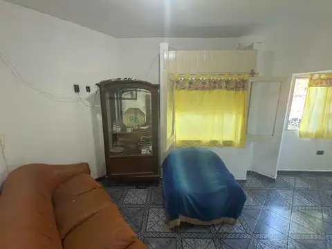 Casa 5 ambientes con 1 baño