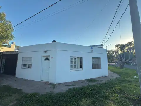 Venta casa de 3 dormitorios con cochera, Granadero Baigorria