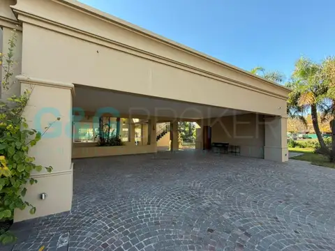 Casa en Venta con 8 cocheras
