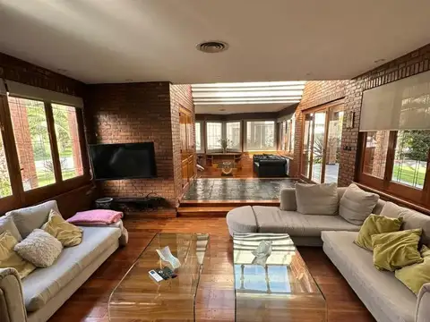 Casa en Venta con 6 cocheras