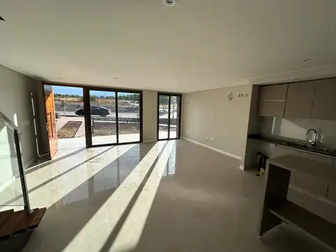 Departamento 4 ambientes con 2 baños