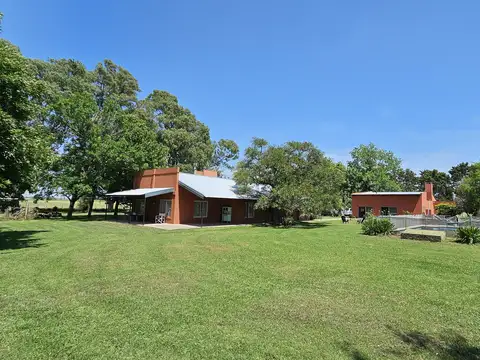 Chacra en venta con mejoras y arboleda en Chenaut