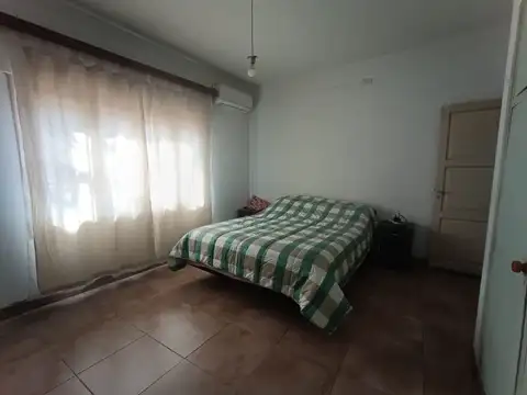 VENTA GRAN TERRENO CON CASA EN GUAYMALLEN