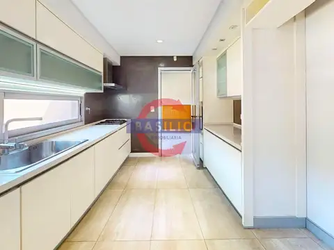 VENTA | CASA DE 6 AMBIENTES CON PILETA Y QUINCHO – PARQUE CISNEROS, VILLA ADELINA