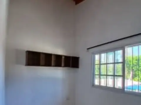 Depto Tipo Casa en Alquiler en Berazategui, $ 700.000