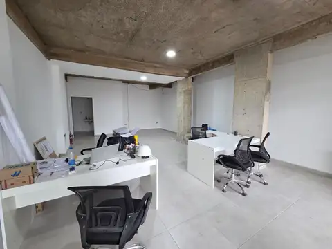 Local en Venta en Parque Avellaneda, USD 120.000
