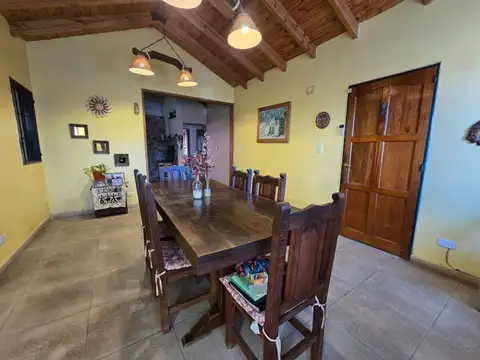 Casa 5 ambientes con 2 baños