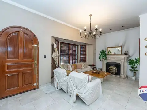 Casa 5 ambientes con 2 baños