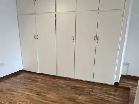 Duplex En Cañitas. La Propiedad Se Encuentra Alquilada Generando Una Renta Mensual Atractiva Lo Que La Convierte En Una Inversión Ideal Con Rentabilidad Desde El Primer Dia