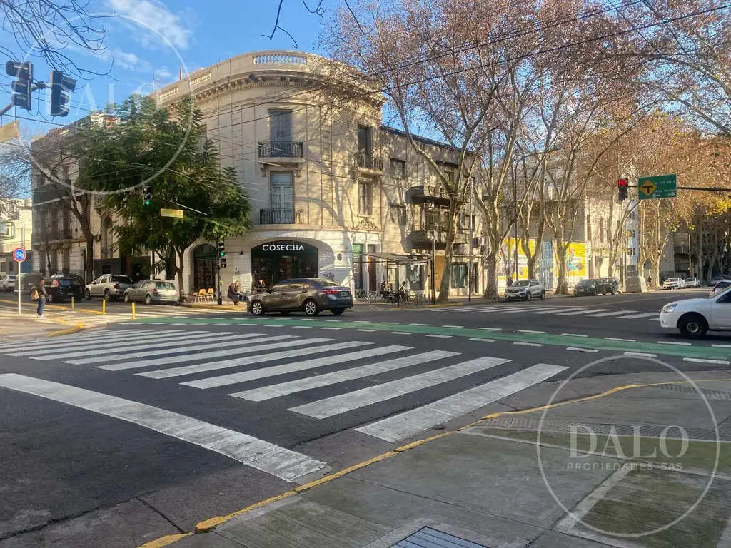 Av. Hipólito Yrigoyen 4100