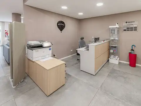 Oficina Monoambiente con 4 baños