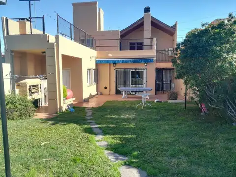Casa en venta - 2 Dormitorios 1 Baño - 85mts2 - Bernal