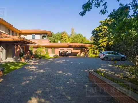 Importante casa en venta de 1230m² en  Altos De Pilar