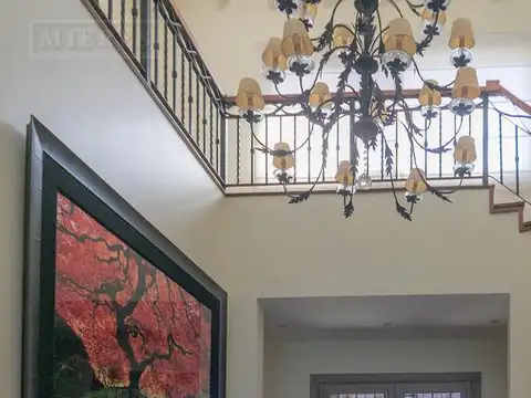 Importante casa en venta de 1230m² en  Altos De Pilar