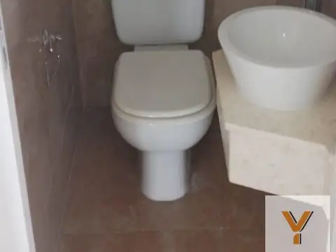 Casa 6 ambientes con 2 baños