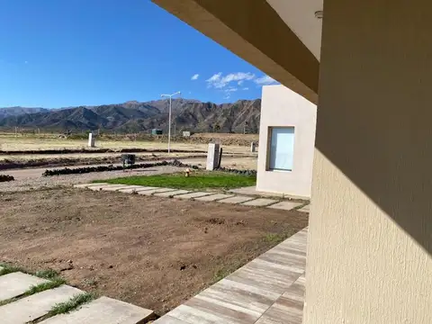 Casa en Alquiler con 2 cocheras