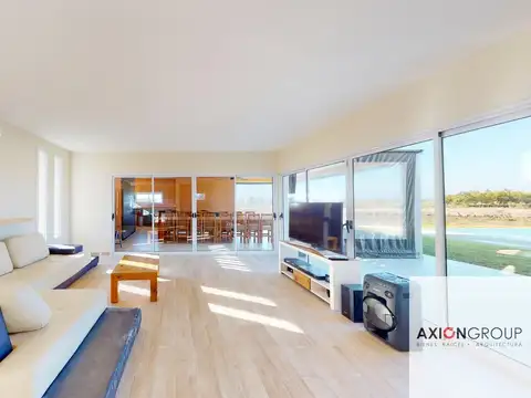 Casa en Venta con 3 cocheras