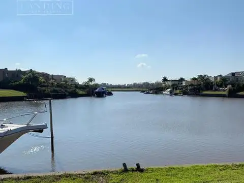 Lote en Barrio Náutico Albanueva