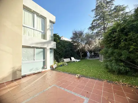 Cerrito al 1500 - Casa 3 dormitorios, 2 cocheras, pileta y quincho