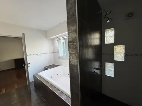 Casa en Venta, Abasto, Rosario, 3 dormitorios, patio y pileta !