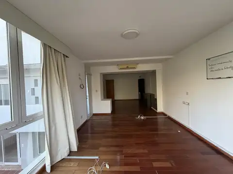 Cerrito al 1500 - Casa 3 dormitorios, 2 cocheras, pileta y quincho