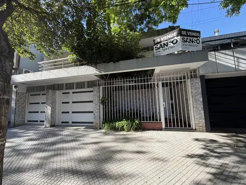 Casa en Venta, Abasto, Rosario, 3 dormitorios, patio y pileta !