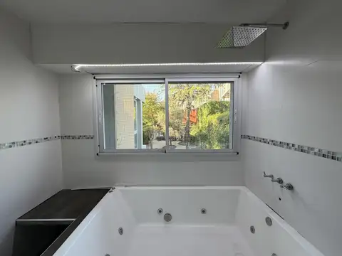 Casa 6 ambientes con 2 baños