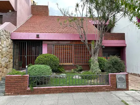 Venta Casa 4 Ambientes Fondo Parquizado - Cochera - Ramos Mejía
