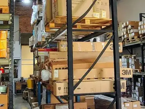 Alquiler de Depósito Comercial con Oficinas en San Isidro