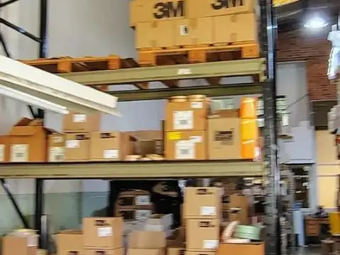 Alquiler de Depósito Comercial con Oficinas en San Isidro