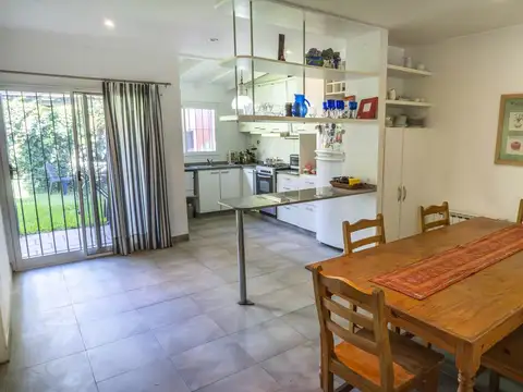 Depto Tipo Casa 3 ambientes con 2 baños