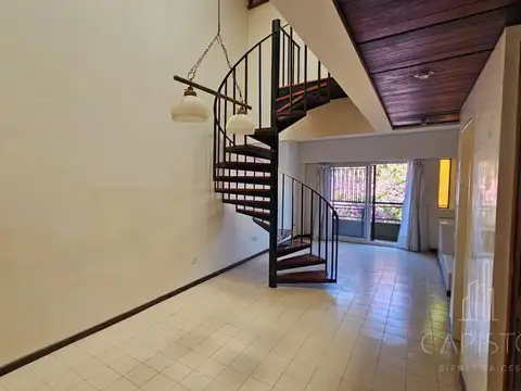 Moderno Ph 3 Ambientes con balcón doble piso con doble altura