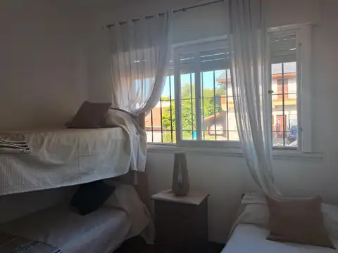 Casa 4 ambientes con 2 baños