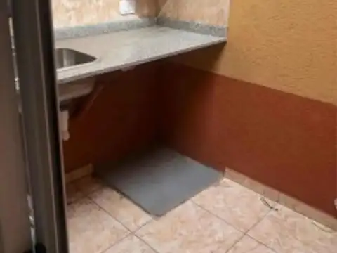 ALQUILER - DEPARTAMENTO 3 AMBIENTES CON PATIO LOMAS DEL MIRADOR