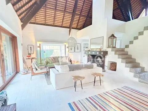 Casa 6 ambientes con 3 baños