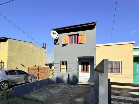 Casa en Venta - 2 Dormitorios 2 Baños - 81mts - Mar Del Tuyu
