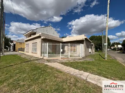 Casa en venta de 3 dormitorios c/ cochera en Villa Luzuriaga