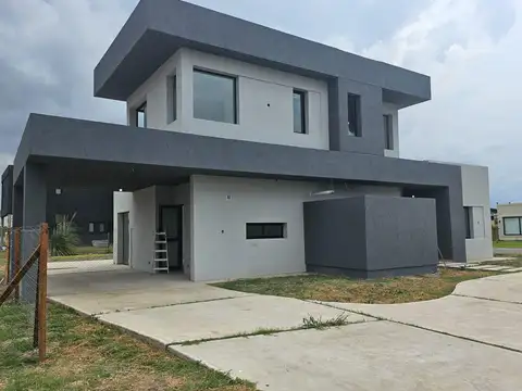 CASA EN VENTA, 4 AMBIENTES, SAN SEBASTIAN, AREA 11