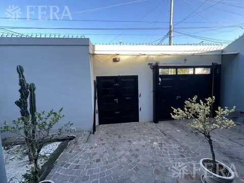 Casa 5 ambientes con 4 baños