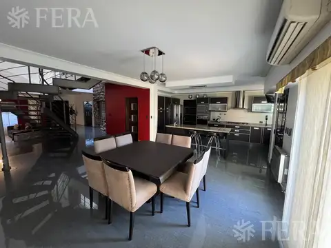 Venta Casa 5 ambientes con cochera, patio y parrilla en Wilde