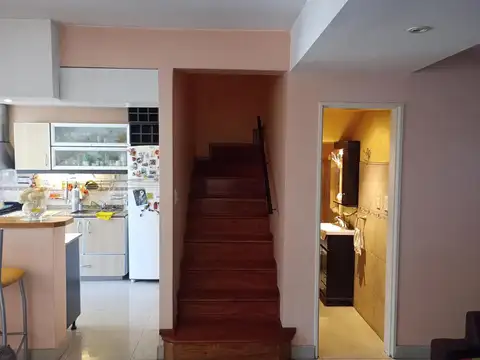 Depto Tipo Casa 4 ambientes con 2 baños