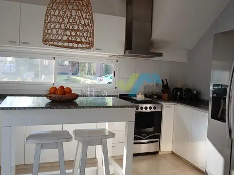 Casa 4 ambientes con 2 baños