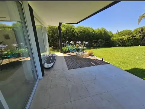 Casa 6 ambientes con 4 baños